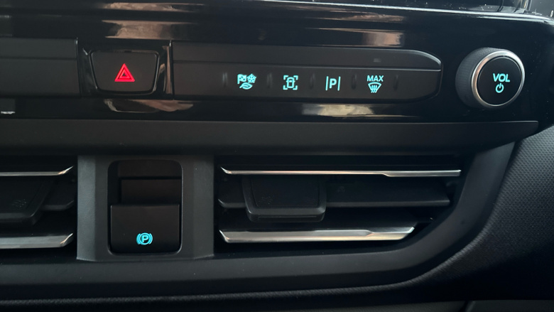 Ford Tourneo Custom 320 L2 Diesel Fwd 2.0 EcoBlue 136ps H1 Zetec 8 seater Auto